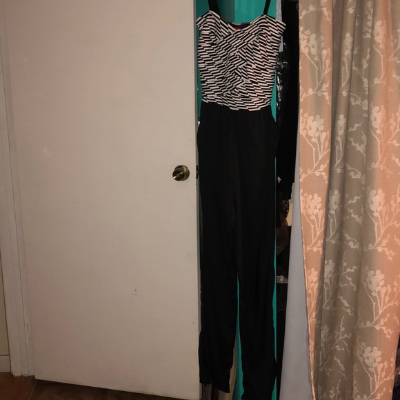 Jumpsuit used once. - Picture 1 of 2